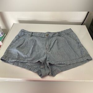 NWOT Women madewell pull on midi shorts double button Railroad Stripe blue white